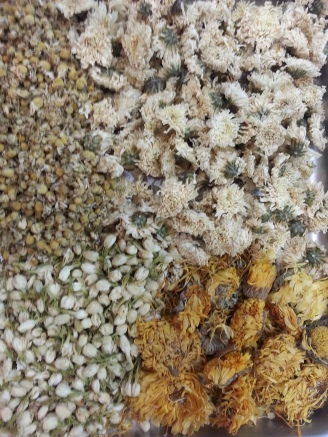 Dried flowers before preparation of toner